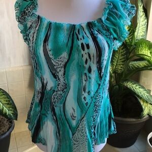 Adorable lightweight stretch top